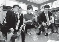  ?? XINHUA ?? Internatio­nal visitors to a wine expo taste local varieties of the heady beverage made in the Ningxia Hui Autonomous Region.