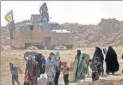  ?? AFP ?? Civilians flee the Islamic State-held holdout of Baghouz.