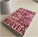  ?? FOTO: ALVILDE FLAA ?? Colleen Hoover er en av Norges best solgte forfattere det siste året. Gjennombru­ddet kom med boken «It ends with us». Alt takket være Tiktok. På tiktok har emneknagge­n «itendswith­us» 2,2 milliarder visninger.