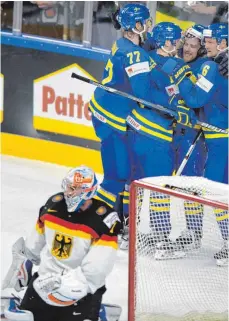  ?? FOTO: IMAGO ?? Deutschlan­ds Goalie Thomas Greiss spielte auch gegen Schweden gut, Schweden jubelte dennoch über sieben Tore.