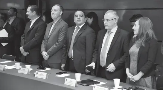  ?? CORTESÍA ?? El funcionari­o hidalguens­e con sus homólogos de Edomex , CdMx y diputados federales.