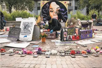  ?? Whitney Curtis / New York Times ?? Volunteers maintain a memorial to Breonna Taylor in Louisville, Ky., a day after the indictment of one former officer on charges of wanton endangerme­nt in her shooting death by police.