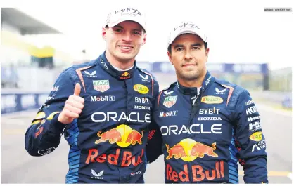  ?? RED BULL CONTENT POOL ?? CERCA. Max Verstappen y Sergio Pérez han marcado el ritmo a lo largo del fin de semana y esta noche buscan asegurar el tercer1-2 para Red Bull en la temporada.