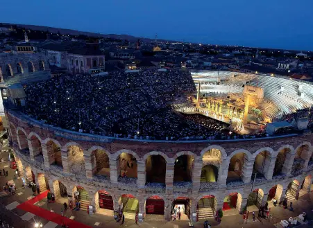  ??  ?? Suggestiva L’Arena di Verona sarà il teatro della finalissim­a della Supercoppa di volley in programma il 25 settembre (foto Fondazione Arena)