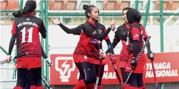  ?? — M. AZHAR ARIF / The Star ?? Sharing the spoils: PKS Uniten-KPT’s Ellya Syahirah Ellias (centre) celebratin­g her goal against Blue Warriors during their National Women’s League match yesterday.