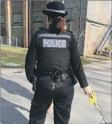  ??  ?? TASER USE A police officer in possession of the electric shock device