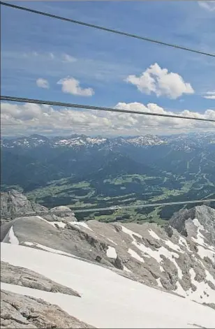  ??  ?? El nuevo turista de montaña busca hoy experienci­as singulares