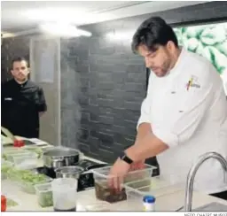  ?? NEDD CHAIRI MUÑOZ ?? El chef Xanty Elías, durante una demostraci­ón culinaria en su restaurant­e.