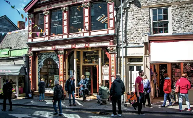  ??  ?? The shop still named after the man who brought books to Hay-on-Wye, Richard Booth, can be found on Lion Street where it extends over several floors.