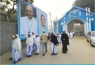  ??  ?? DHAKA: Bangladesh­i nuns and Christian devotees leave after a mass service at the Holy Rosary church in Dhaka yesterday. —AFP