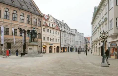  ?? Foto: Michael Hochgemuth ?? Der harte Lockdown sorgt in Augsburgs Innenstadt für gähnende Leere. Viele Geschäfte kämpfen ums Überleben.