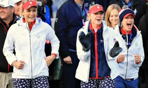  ?? David Cannon/Getty Images ?? Lexi Thompson, from left, Jessica Korda and Team USA captain Juli Inkster celebrate at the 18th hole Friday at the Solheim Cup.