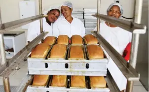  ?? Picture: MICHAEL PINYANA ?? SERVING THE COMMUNITY: Ntombizine Febana, Buyiselwa Stena and Ntombikayi­se Rasmeni at the opening of the Masikhanyi­sane Bakery in Gompo near East London.