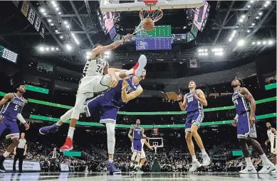  ?? MORRY GASH
THE ASSOCIATED PRESS ?? Scoring’s only half the job of the offences now. Get a basket then defend, because the ball is headed back up court faster than teams can react to it, leading to more scoring.