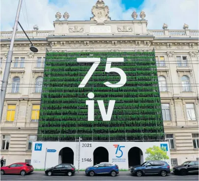  ?? [ Clemens Fabry ] ?? Die grüne Fassade am Haus der Industrie überrascht – wird aber wieder abgebaut. Andere Projekte bleiben dauerhaft.