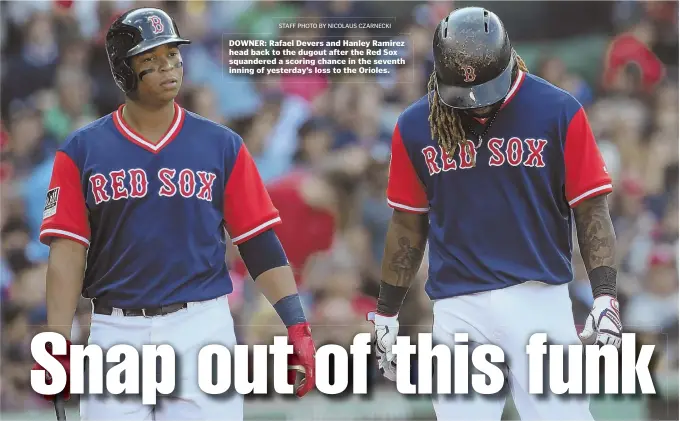  ?? STAFF PHOTO BY NICOLAUS CZARNECKI ?? DOWNER: Rafael Devers and Hanley Ramirez head back to the dugout after the Red Sox squandered a scoring chance in the seventh inning of yesterday’s loss to the Orioles.