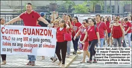  ?? EDD GUMBAN ?? Former San Juan City vice mayor Francis Zamora and his supporters march toward the Commission on Elections office in Manila yesterday.