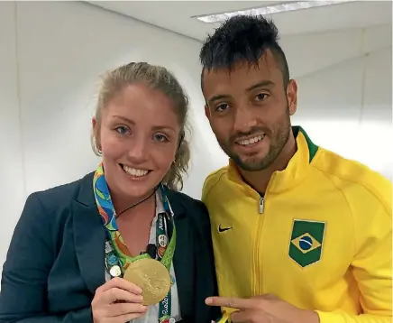  ??  ?? Kapiti’s Emma Luxton poses with Brazilian gold medal-winning footballer Felipe Anderson.