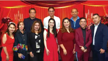  ??  ?? HOTEL Officers with media guests and artists Marian Santiago and Marvin Gayramon