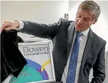  ??  ?? Prime Minister Bill English unveils the Bowen Icon Cancer Centre in Wellington.