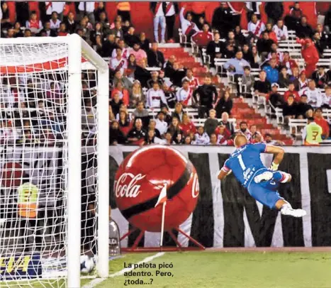  ?? @MARPATOINF­ANTE ?? La pelota picó adentro. Pero, ¿toda...?