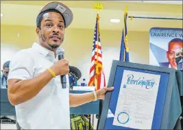  ?? L.E. Baskow Las Vegas Review-journal @Left_eye_images ?? Rapper and entreprene­ur Tip T.I. Harris accepts a proclamati­on Wednesday evening while moderating the Solutions, Strategies & Service Summit hosted by Clark County Commission­er Lawrence Weekly.