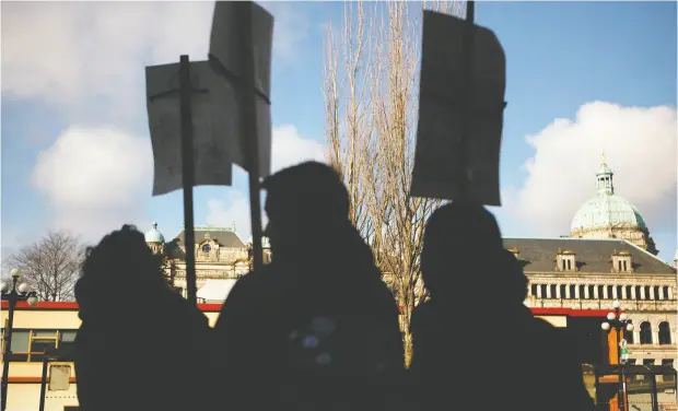  ?? CHAD HIPOLITO / THE CANADIAN PRESS FILES ?? Wet’suwet’en supporters and Coastal Gaslink opponents are silhouette­d as they protest 20 government buildings in Victoria in 2020.