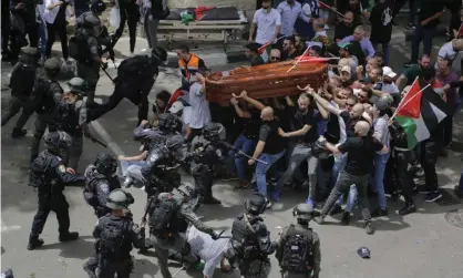  ?? Photograph: Maya Levin/AP ?? Israeli police confront mourners as they carry the coffin of journalist Shireen Abu Akleh in Jerusalem, 13 May 2022.