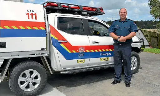  ?? DANIELLE CLENT/ STUFF ?? Senior firefighte­r Ali Turner with Kumeu¯ Fire Station’s special kit four-wheel drive.