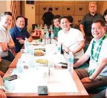  ?? FROM MAYOR ALBEE BENITEZ’S FB PAGE PHOTO ?? Senators Sherwin Gatchalian and JV Ejercito meet with Bacolod City Mayor Alfredo ‘Albee’ Benitez and Negros Occidental Rep. Emilio Yulo (first from right) on Friday, Dec. 2, 2022, in an undisclose­d restaurant.