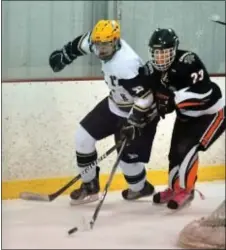  ??  ?? Paul Cloud and Don Mazzillo fight for the puck.