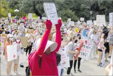  ?? Stephen Spillman Associated Press ?? A WOMEN’S march in Austin, Texas, in 2021. Planned Parenthood, among others, praised a Texas district attorney’s decision to ask a judge to dismiss a murder charge against a woman over a “self-induced abortion.”