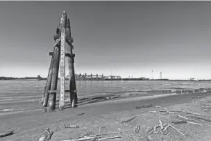  ?? STEPHEN SMITH/AP ?? A Carrollton gauge shows abnormally low water levels along the Mississipp­i River on Thursday in New Orleans. Water levels along the entire stretch of the river have dropped to near-record lows, disrupting ship and barge traffic that is critical for moving recently harvested agricultur­al goods such as soybeans and corn downriver for export.