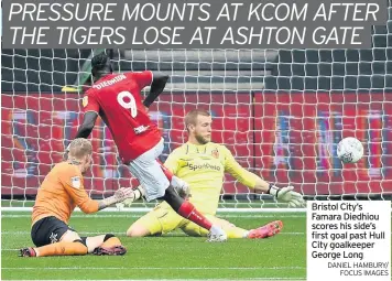  ??  ?? Bristol City’s Famara Diedhiou scores his side’s first goal past Hull City goalkeeper George Long