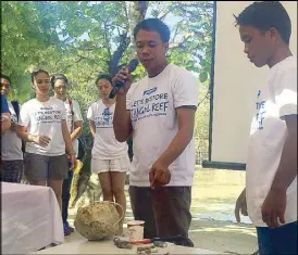  ??  ?? Reef restorers in Palawan demonstrat­e in mid-July how coral transplant­ation is done through epoxy clay.