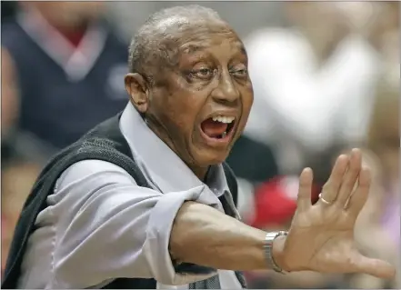  ?? TOM MIHALEK — THE ASSOCIATED PRESS FILE ?? In this 2006photo, Temple head coach John Chaney yells directions to his players during a game against Duke in Philadelph­ia. Chaney, one of the nation’s leading Black coaches and a commanding figure during a Hall of Fame basketball career at Temple, has died. He was 89. His death was announced by the university Friday.