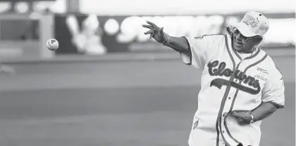  ?? BALTIMORE SUN MEDIA GROUP FILE ?? Mamie“Peanut”Johnson, former pitcher for the Indianapol­is Clowns, throws out the ceremonial first pitch during a 2015 IronBirds game at Ripken Stadium.