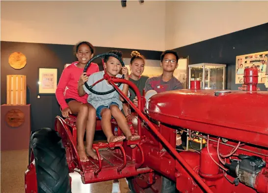  ?? PHOTO: CATHERINE GROENESTEI­N/STUFF ?? Esther Kahukuranu­i, 9, and her brothers Noah, 7, Tuck, 10, and cousin Katika, 12, enjoyed getting a closeup look of a vintage tractor at the Our Milky Ways exhibition.