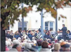  ?? ARCHIVFOTO: ALEXANDER KAYA ?? Üblicherwe­ise finden die Paradekonz­erte im Freien auf dem Marktplatz beim Ulmer Museum statt. Das 900. Konzert – wie hier von der Stadtkapel­le Ulm – wird im Kornhaus gespielt.