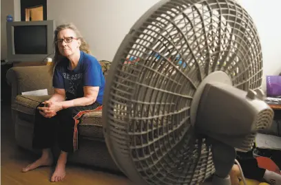  ?? Photos by Michael Macor / The Chronicle ?? A fan keeps the air moving at the Antioch apartment of Katherine Winn, 66, who received a dinner from Meals on Wheels as temperatur­es rose above 100 in eastern Contra Costa County on Thursday.