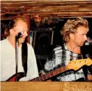  ??  ?? THE HUSBANDS. På det goda gamla 80-talet rockade Lasse Lindbom och Janne Bark loss.