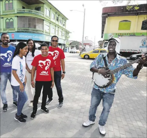  ??  ?? Jóvenes voluntario­s de la JMJ, en Colón (Panamá) el pasado abril