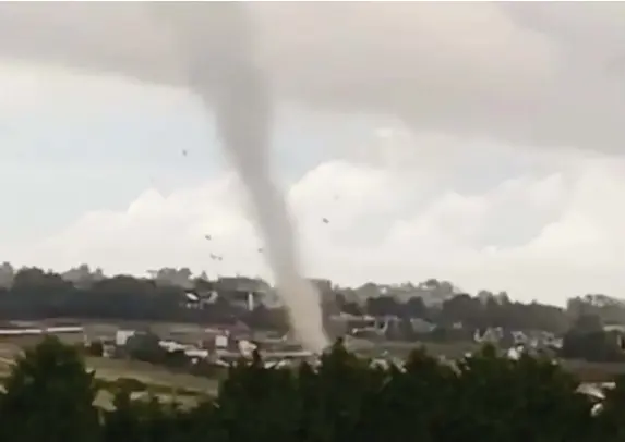  ??  ?? ‘You couldn’t hear anything but the sheer roar of the wind’: a tornado in Northampto­n caused damage to residents’ homes and allotments