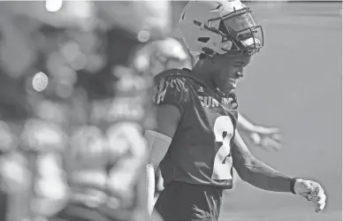  ?? PATRICK BREEN/THE REPUBLIC ?? ASU wideout Elijhah Badger smiles with his teammates during spring practice at Kajikawa practice fields in Tempe on April 4.