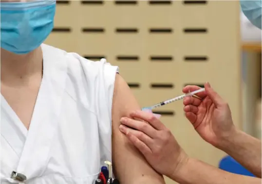  ?? FOTO: MARITA HOMMEDAL / NTB ?? En vaksine skal få kroppens immunsyste­m til å huske et virus.