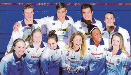  ?? EPA PIC ?? US swimmers (front row, L-R) Kelsi Worrell, Lilly King, Katie Meili, Mallory Comerford, Simone Manuel, and Kathleen Baker; (back row, L-R) Kevin Cordes, Matt Grevers, Nathan Adrian, and Caeleb Remel Dressel pose with their trophy for the best team...