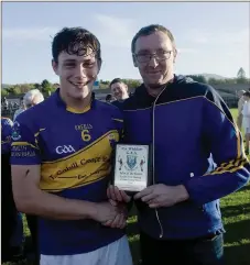  ??  ?? Carnew’s Eoin Kavanagh collects the Wicklow People sponsored Man of the Match award from Brendan Lawrence.