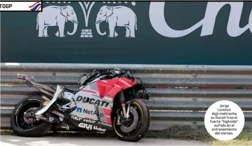  ??  ?? Jorge Lorenzo dejó maltrecha su Ducati tras el fuerte "highside" sufrido en el entrenamie­nto del viernes.