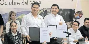  ?? FOTO/EFRÉN CÁRDENAS ?? El Clúster Minero de Sinaloa y el Secretario de Economía del Gobierno del Estado, Javier Lizárraga Mercado, firmaron el convenio.