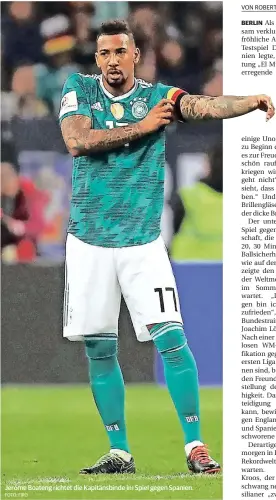  ?? FOTO: FIRO ?? Jerome Boateng richtet die Kapitänsbi­nde im Spiel gegen Spanien.